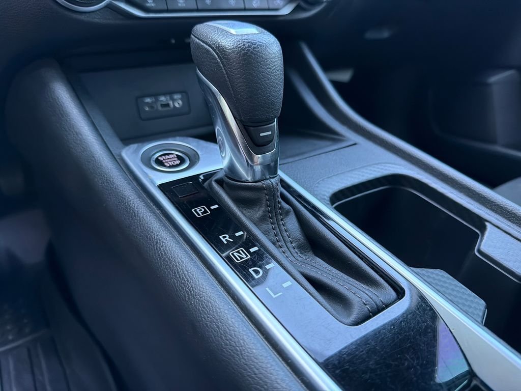 Used 2022 Blue Nissan SV image 31