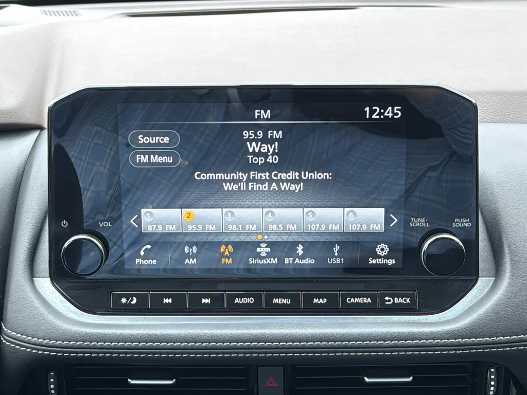 Used 2023 Black Nissan Platinum image 23