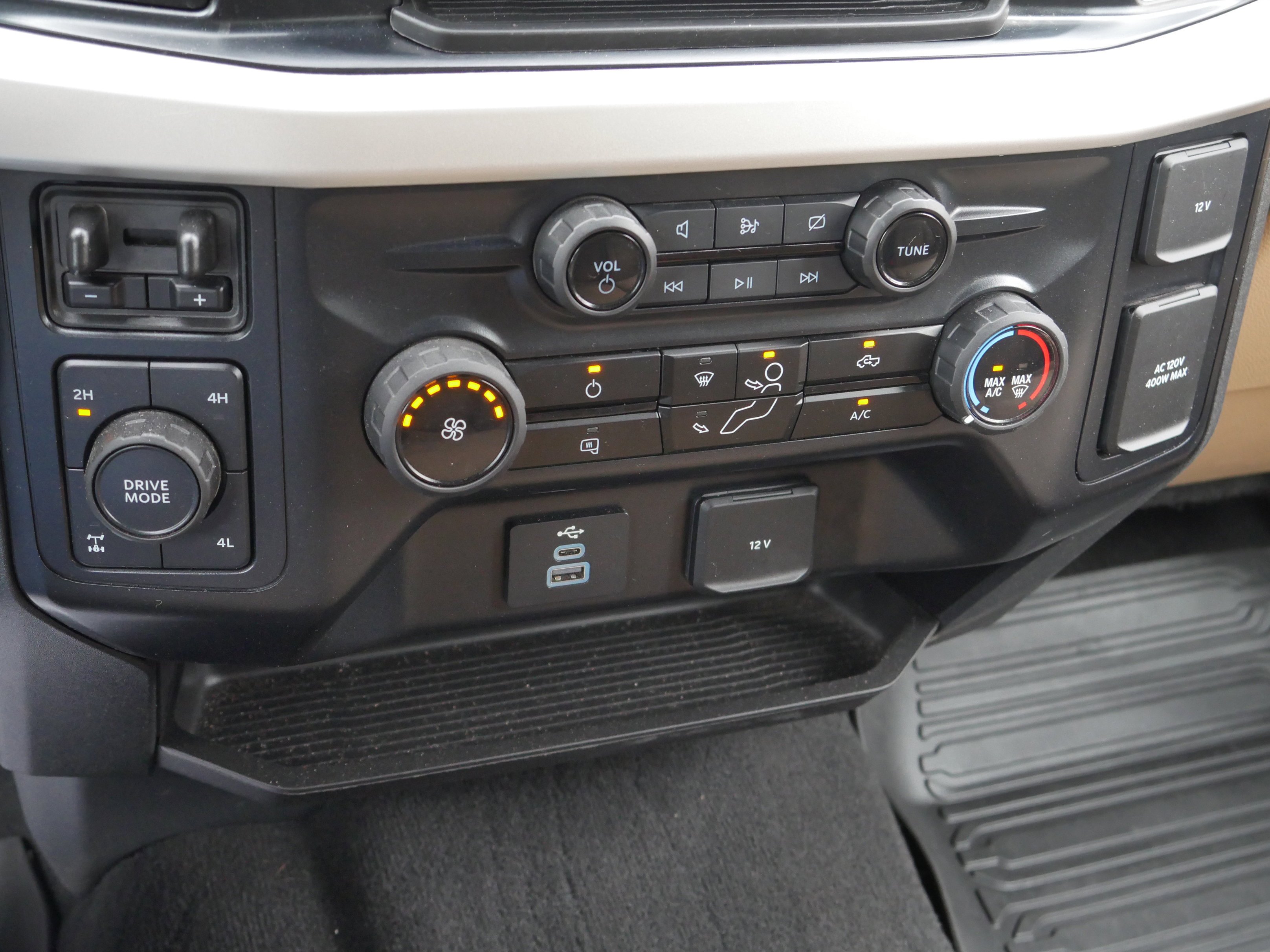 2024 Ford F-350 Super Duty XLT - Photo 14