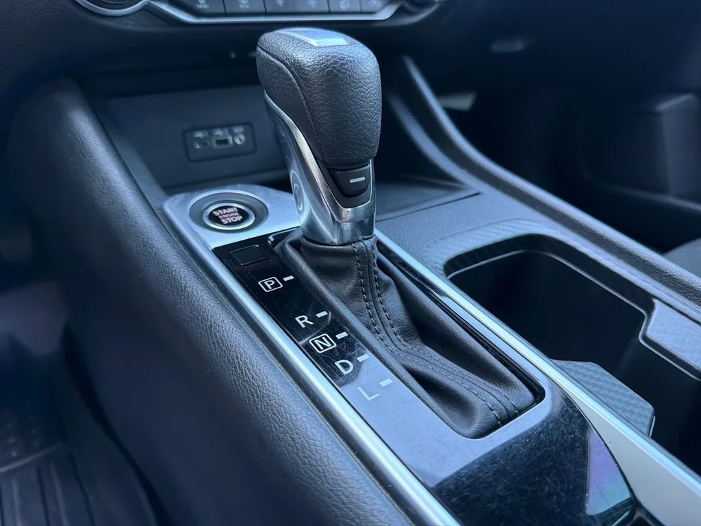 Used 2022 Blue Nissan SV image 31