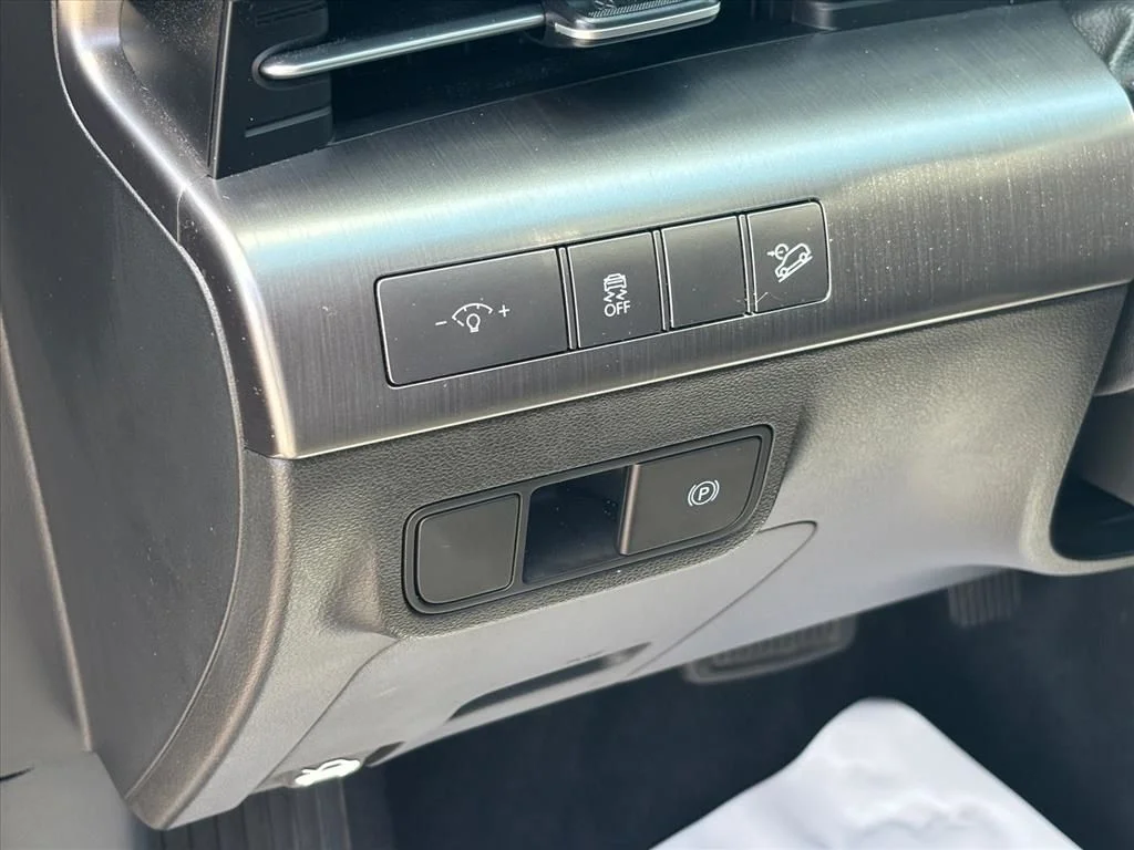 Used 2025 Blue Hyundai SEL image 8