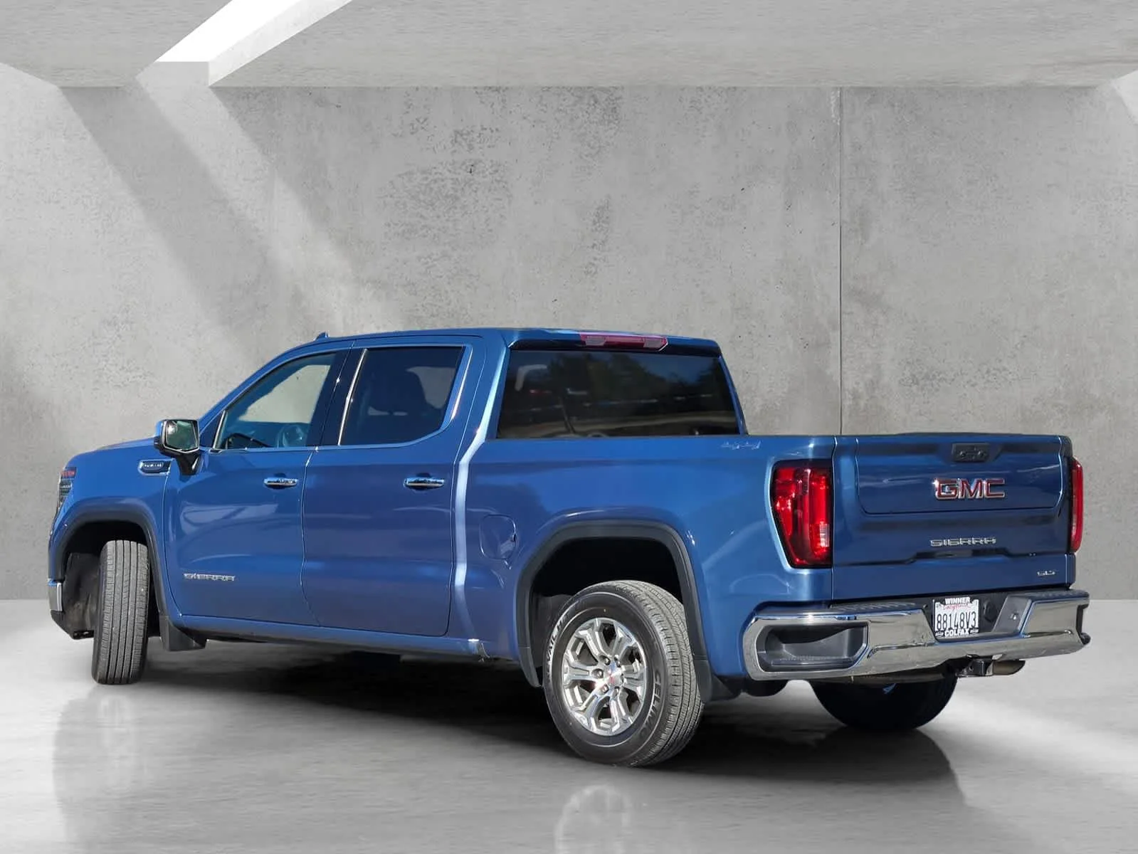 Used 2024 Downpour Metallic GMC SLT image 6