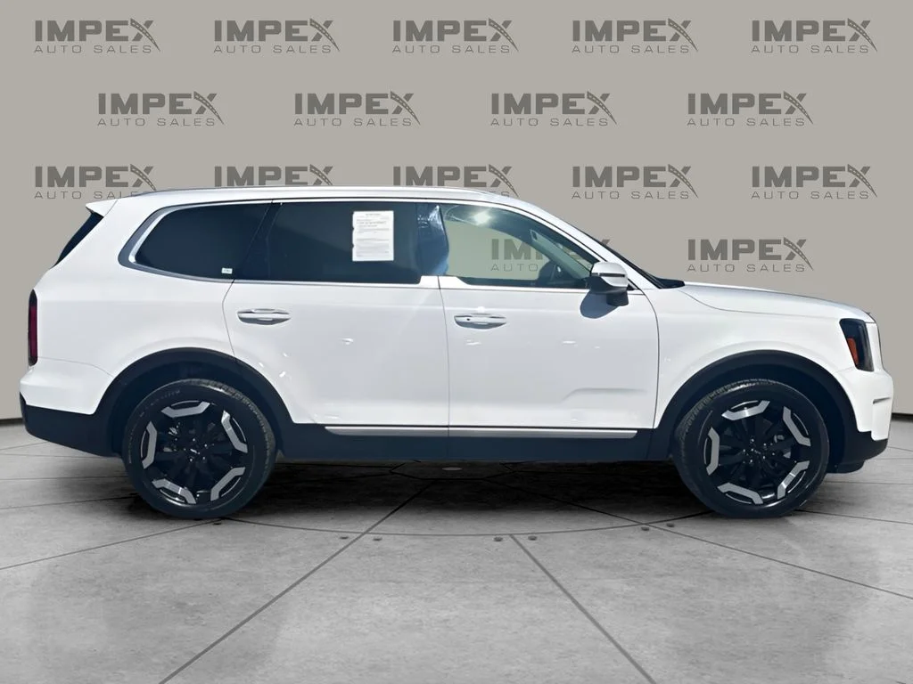 Used 2024 White Kia S image 6
