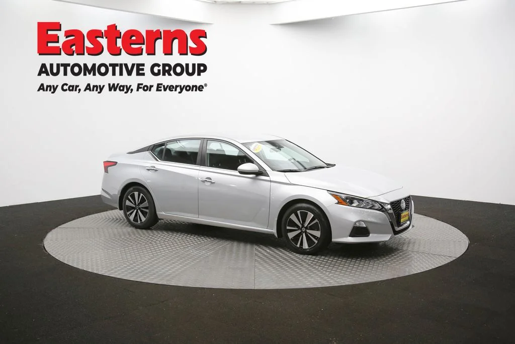Used 2022 Silver Nissan 2.5 SV image 47