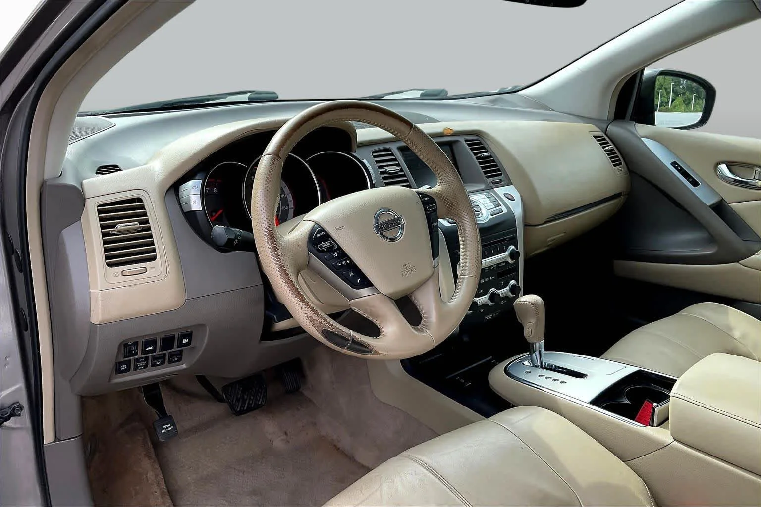 Used 2009 Platinum Graphite Nissan SL image 17