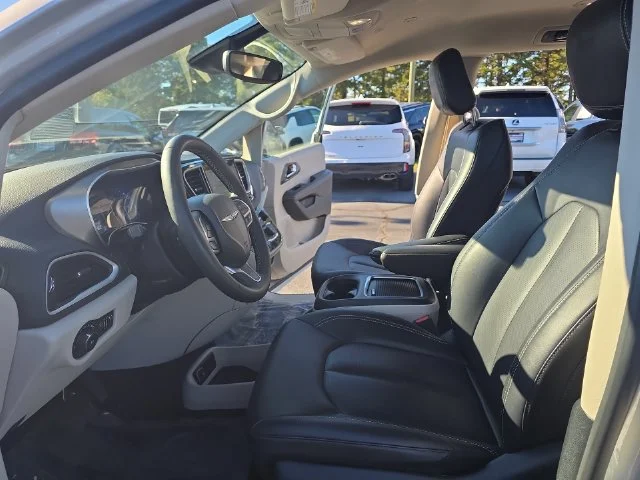 Used 2024 Silver Chrysler Touring L image 17