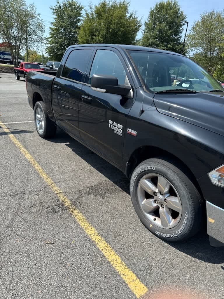 Used 2019 Diamond Black Crystal Pearlcoat RAM Big Horn image 3