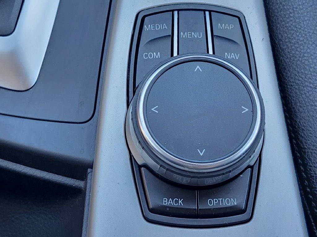 Used 2018 Gray BMW 320i xDrive image 24