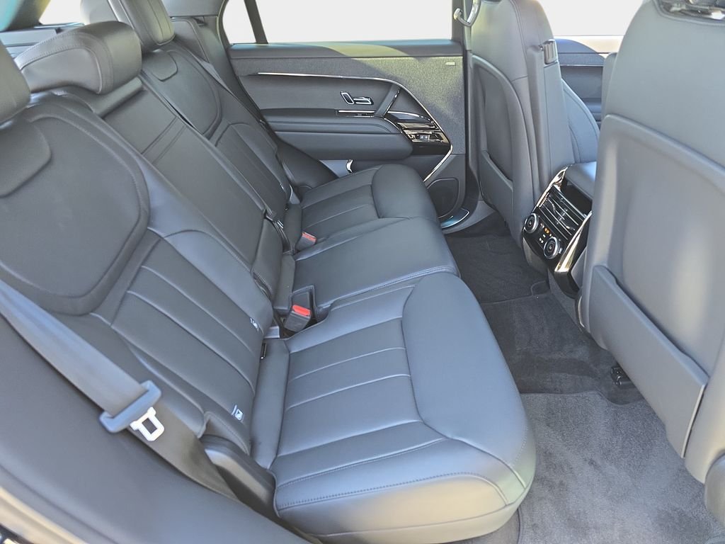 New 2026 Santorini Black Land Rover Dynamic SE image 11