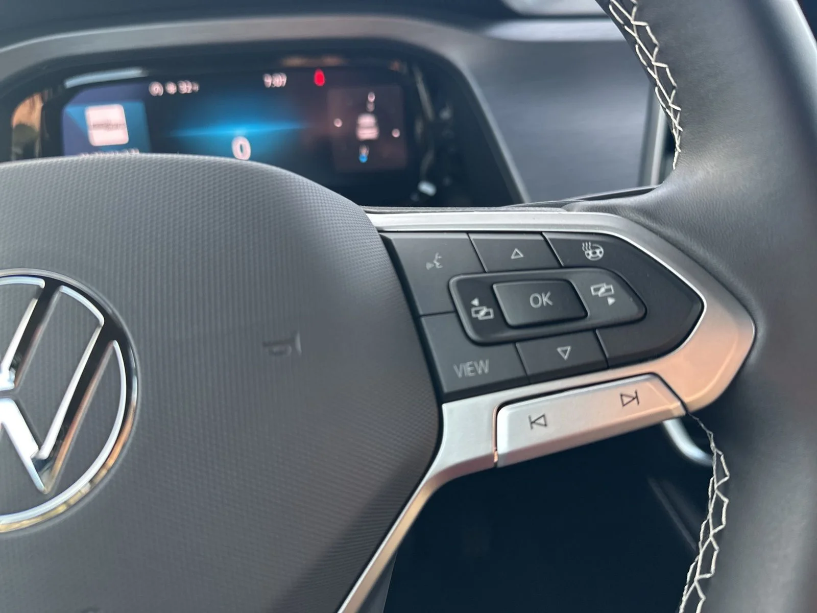 New 2026 Black Volkswagen 2.0T SE w/Technology image 48