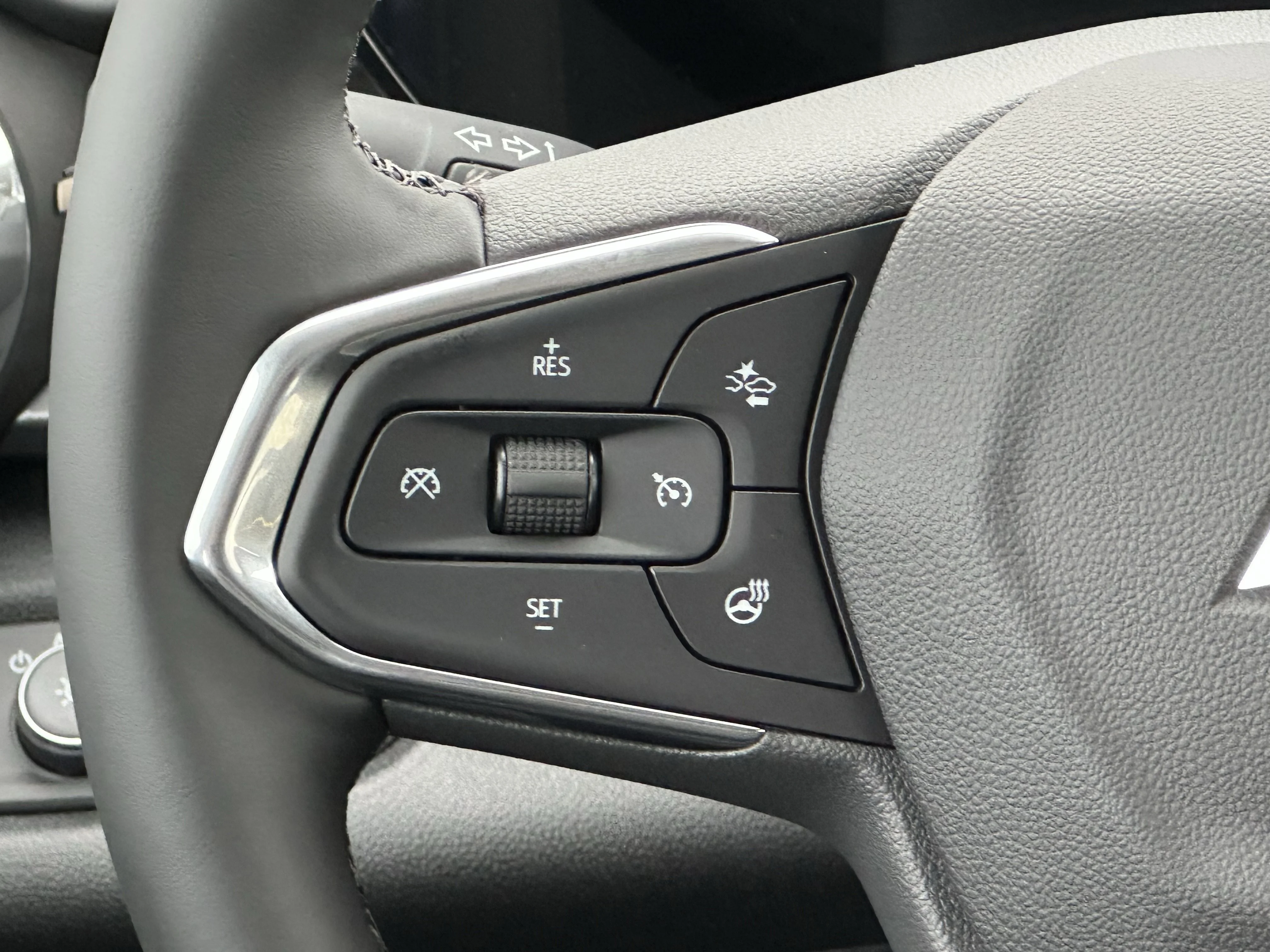 New 2026 Mosaic Black Metallic Chevrolet ACTIV image 11