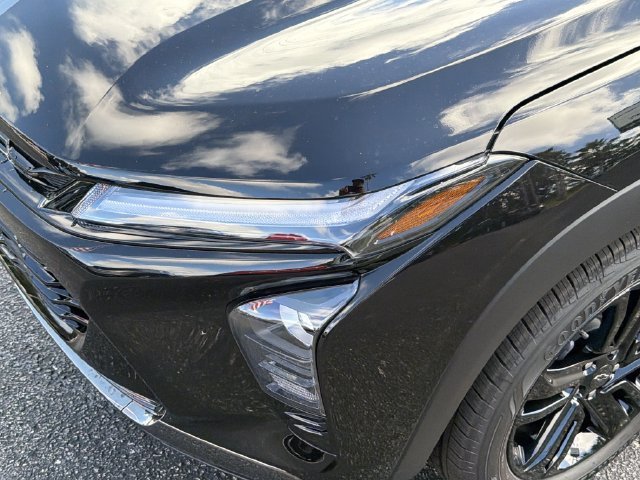 New 2026 Mosaic Black Metallic Chevrolet ACTIV image 9
