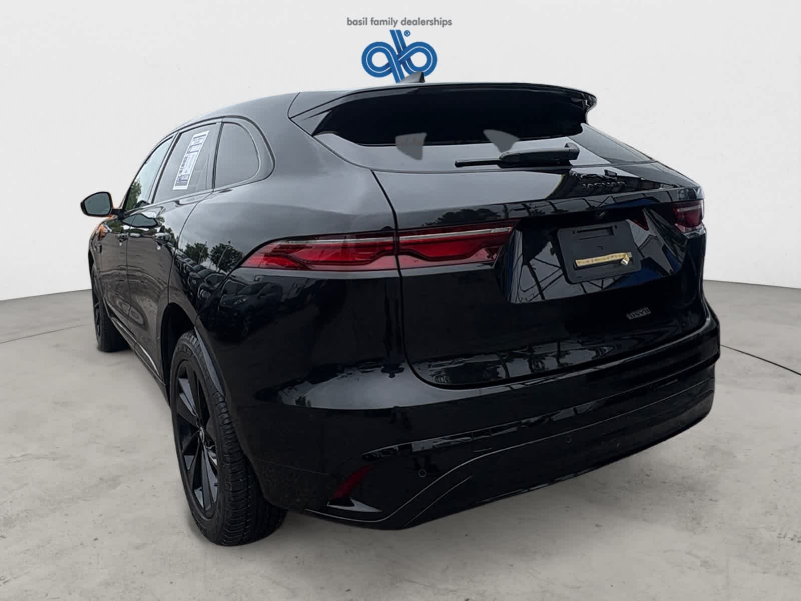 Used 2024 Santorini Black Metallic Jaguar R-Dynamic S image 5