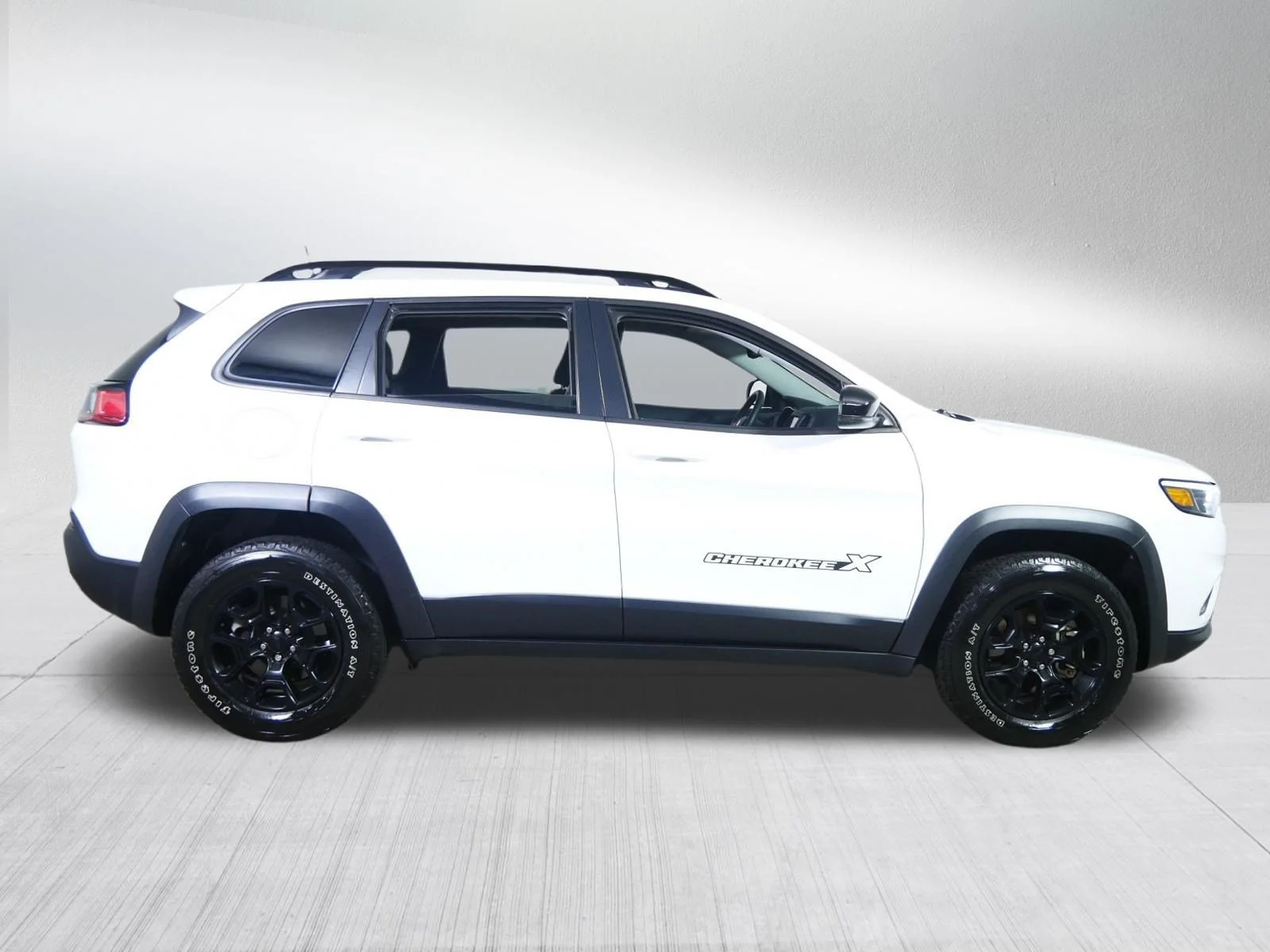 Used 2022 Bright White Clearcoat Jeep X image 8