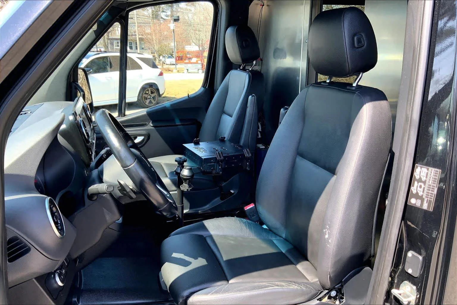 Used 2022 Obsidian Black Metallic Mercedes-Benz  image 9