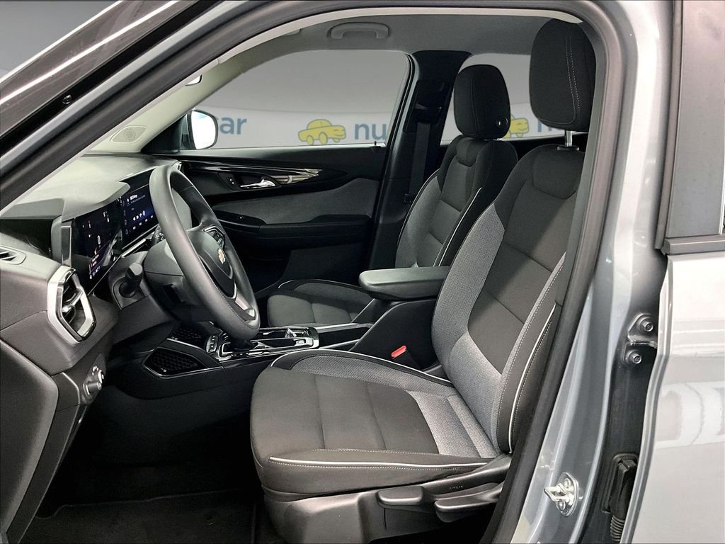 Used 2025 Sterling Gray Metallic Chevrolet LT image 10