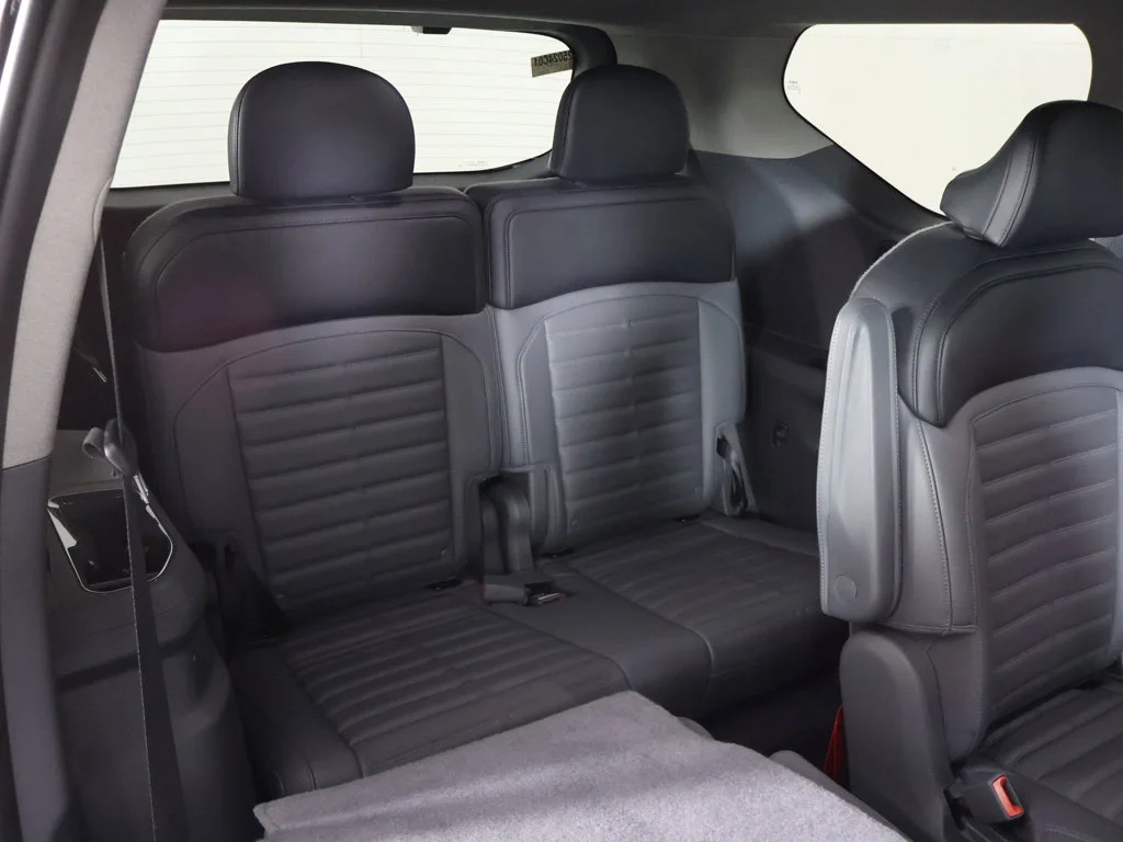 Used 2024 Black Kia Land image 40
