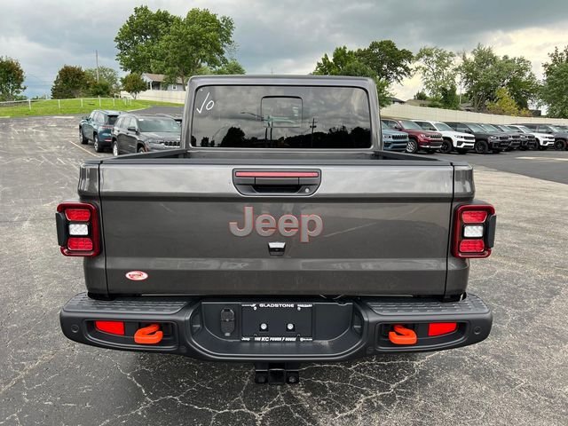 New 2026 Granite Crystal Metallic Clear-Coat Exterior Paint Jeep Mojave X image 7