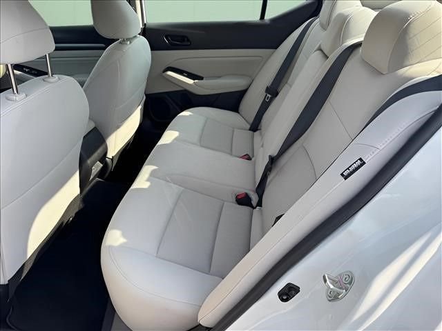 Used 2023 White Nissan 2.5 SV image 13