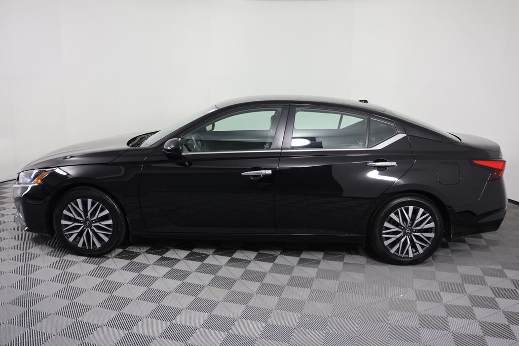 Used 2023 Black Nissan 2.5 SV image 5