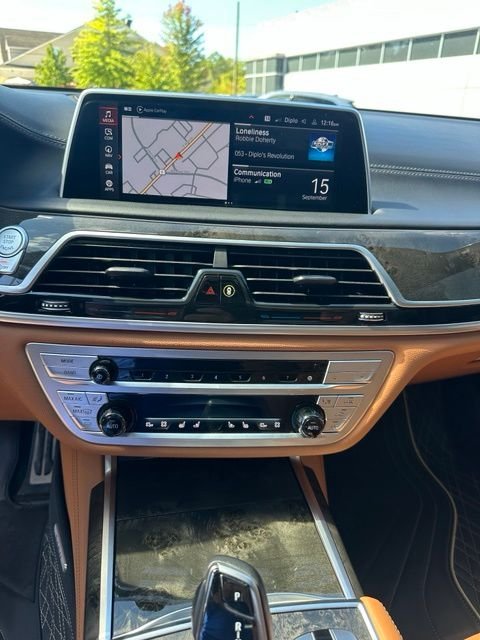 Used 2022 Gray BMW 750i xDrive image 19
