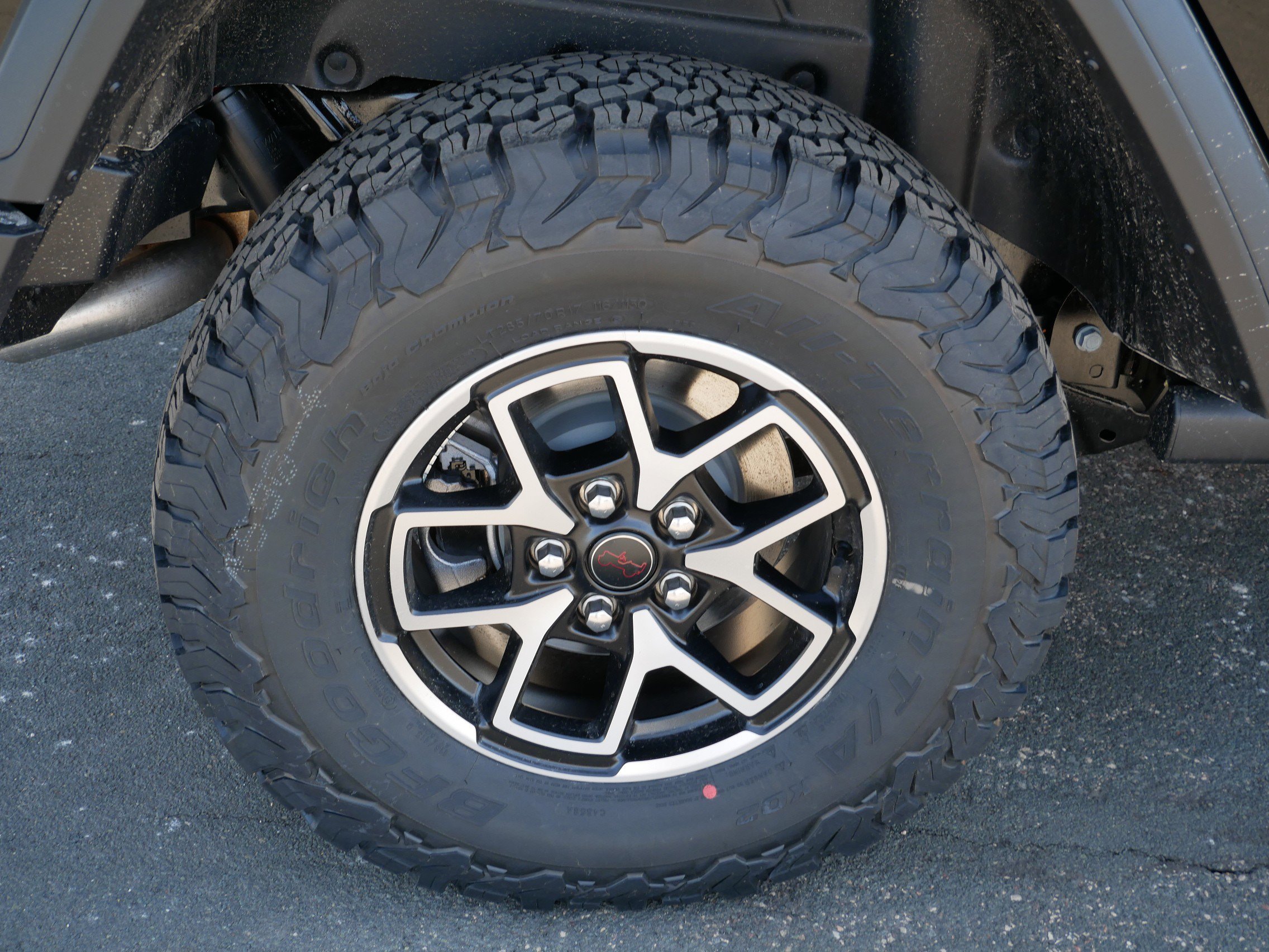 New 2026 Black Clear-Coat Exterior Paint Jeep Rubicon image 9
