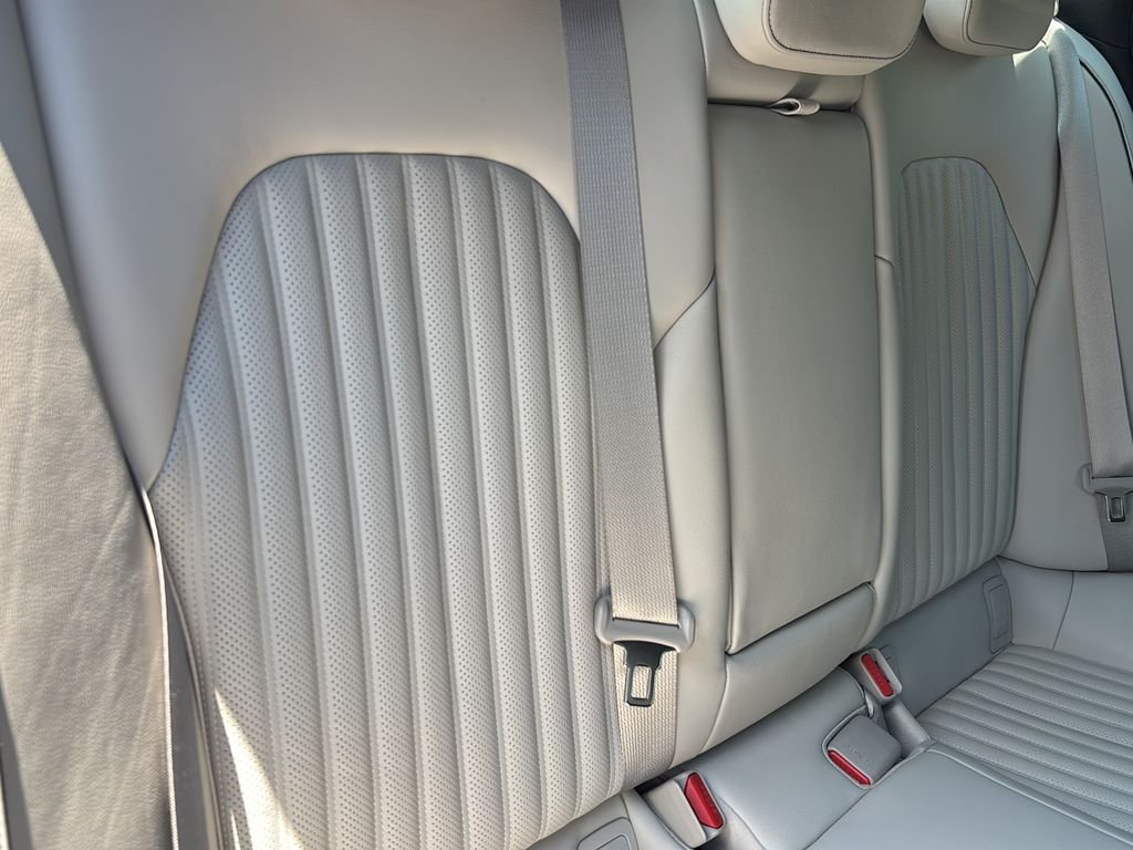 2025 GENESIS G70 Standard - Photo 42