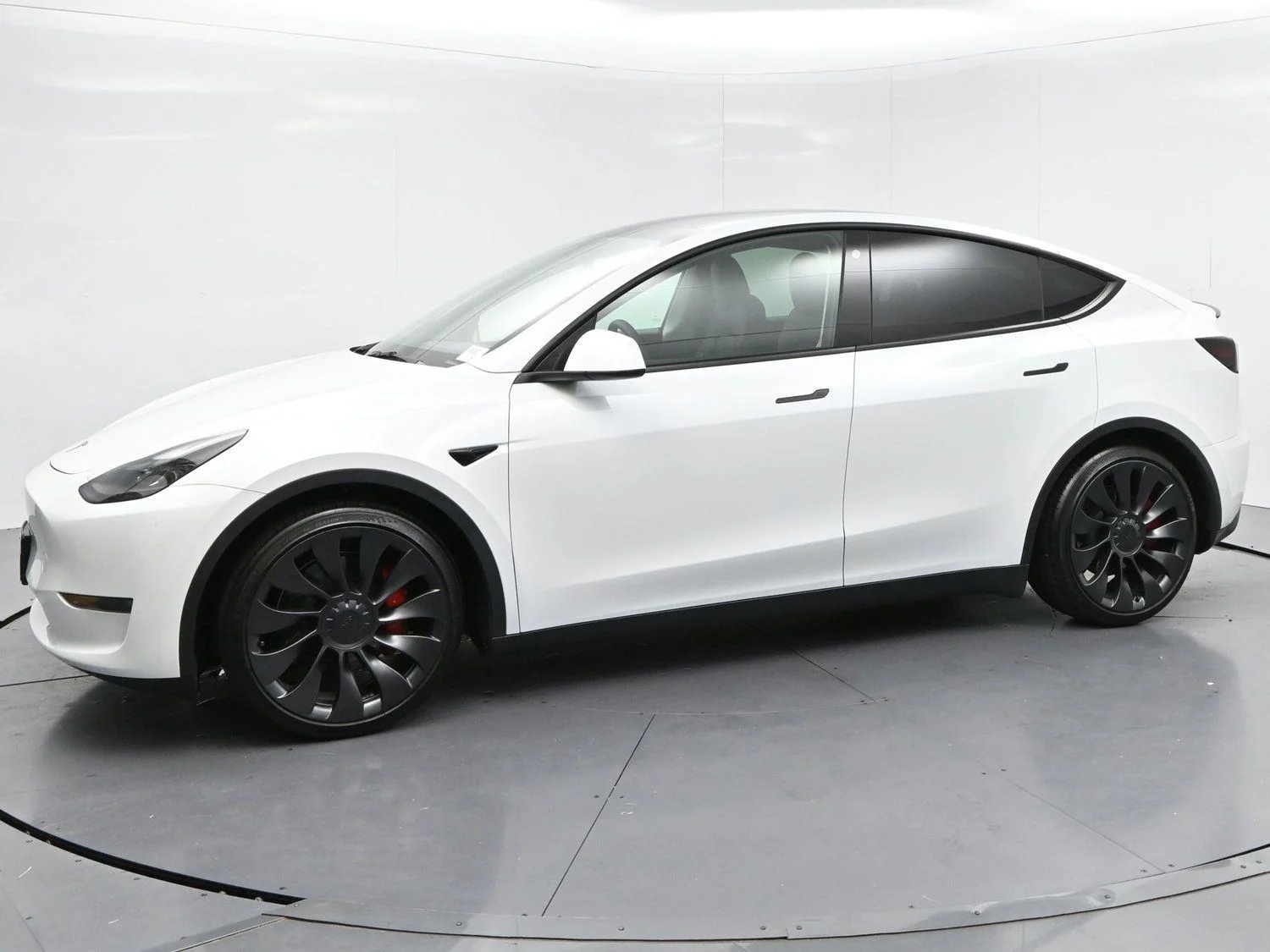 Used 2023  Tesla Performance image 4