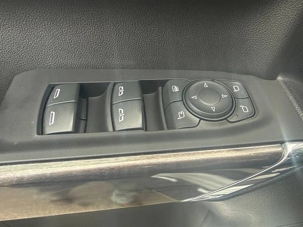 Used 2021 SUMMIT WHITE Chevrolet LTZ image 29