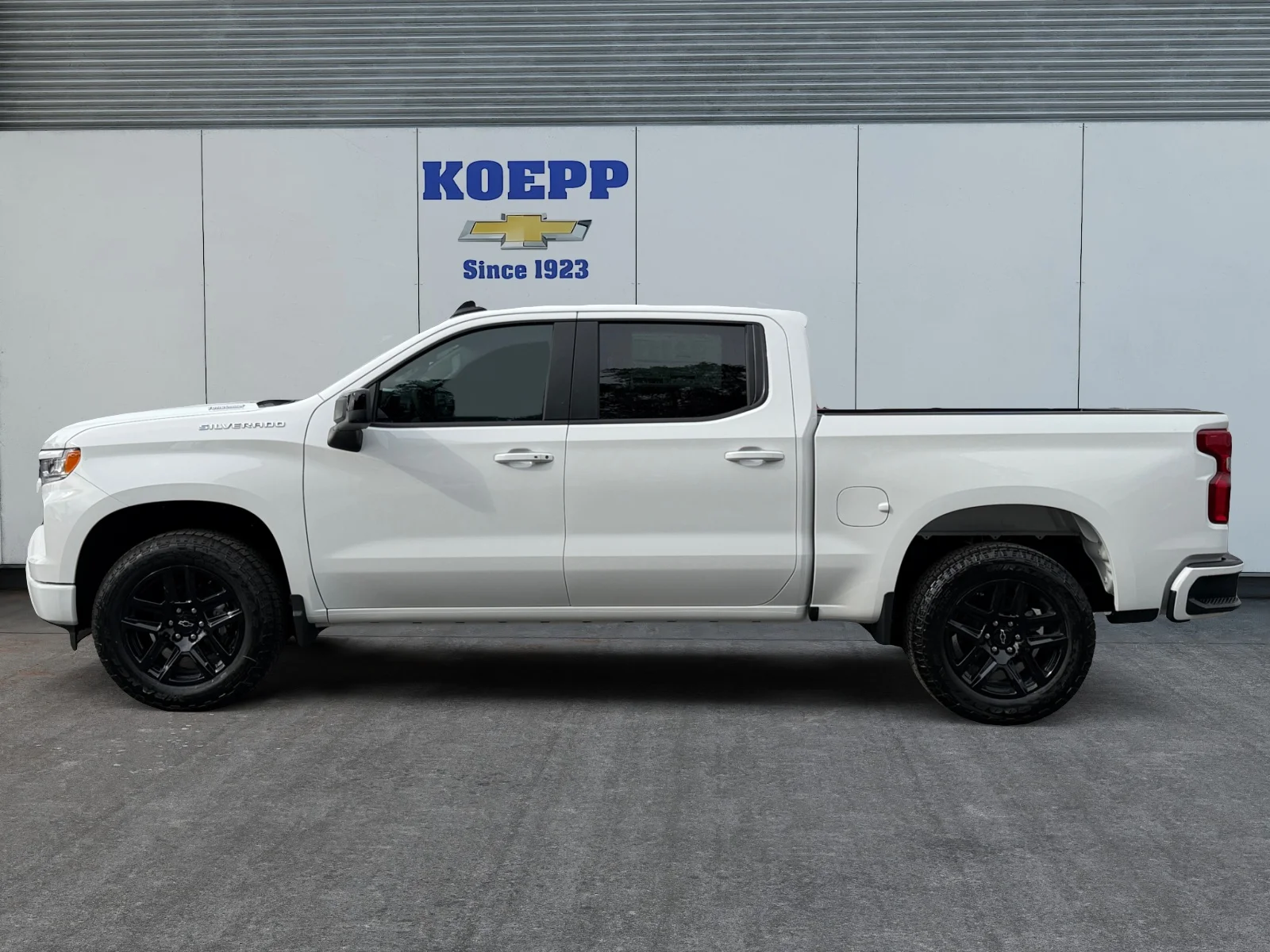 New 2026 Summit White Chevrolet RST image 2
