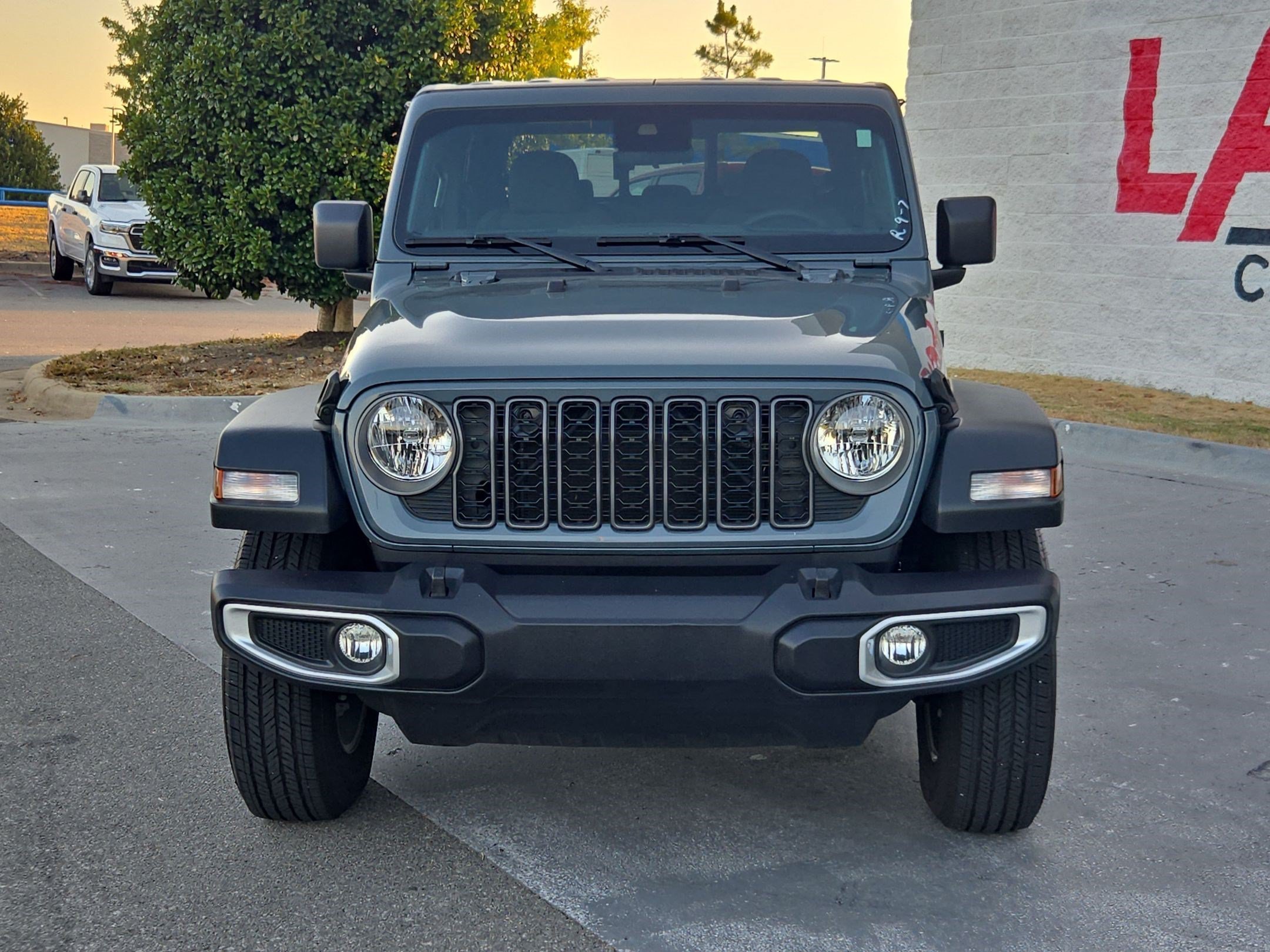 Used 2025 Jeep Gladiator Sport S with VIN 1C6PJTAG9SL522093 for sale in Little Rock