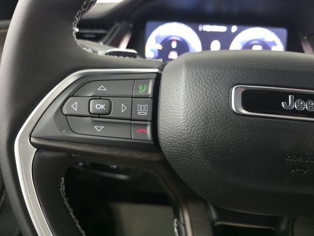 New 2026 Diamond Black Crystal Pearl-Coat Exterior Paint Jeep Limited image 28