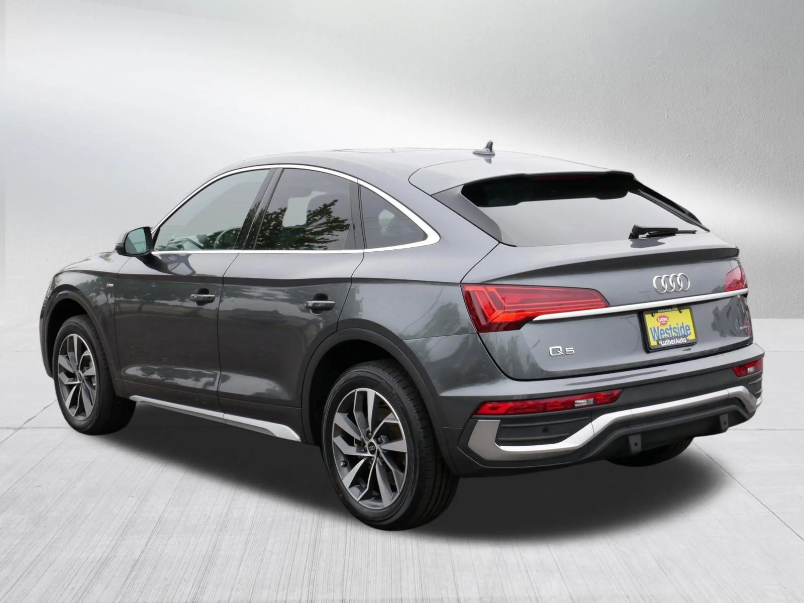 Used 2023 Daytona Gray Pearl Effect Audi S line Premium Plus image 4