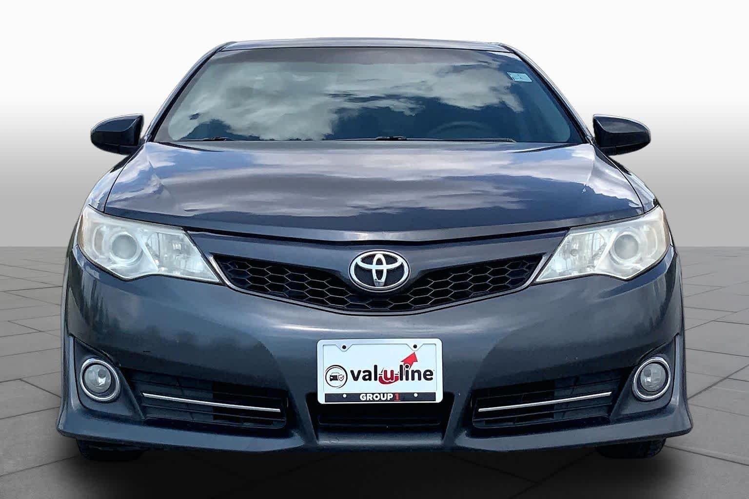 Used 2013 Magnetic Gray Metallic Toyota SE image 3