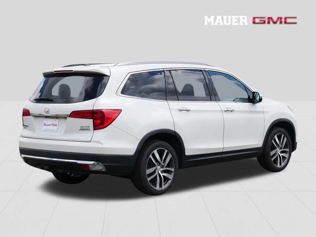 Used 2017 Honda Pilot Elite with VIN 5FNYF6H01HB044482 for sale in Inver Grove Heights, Minnesota