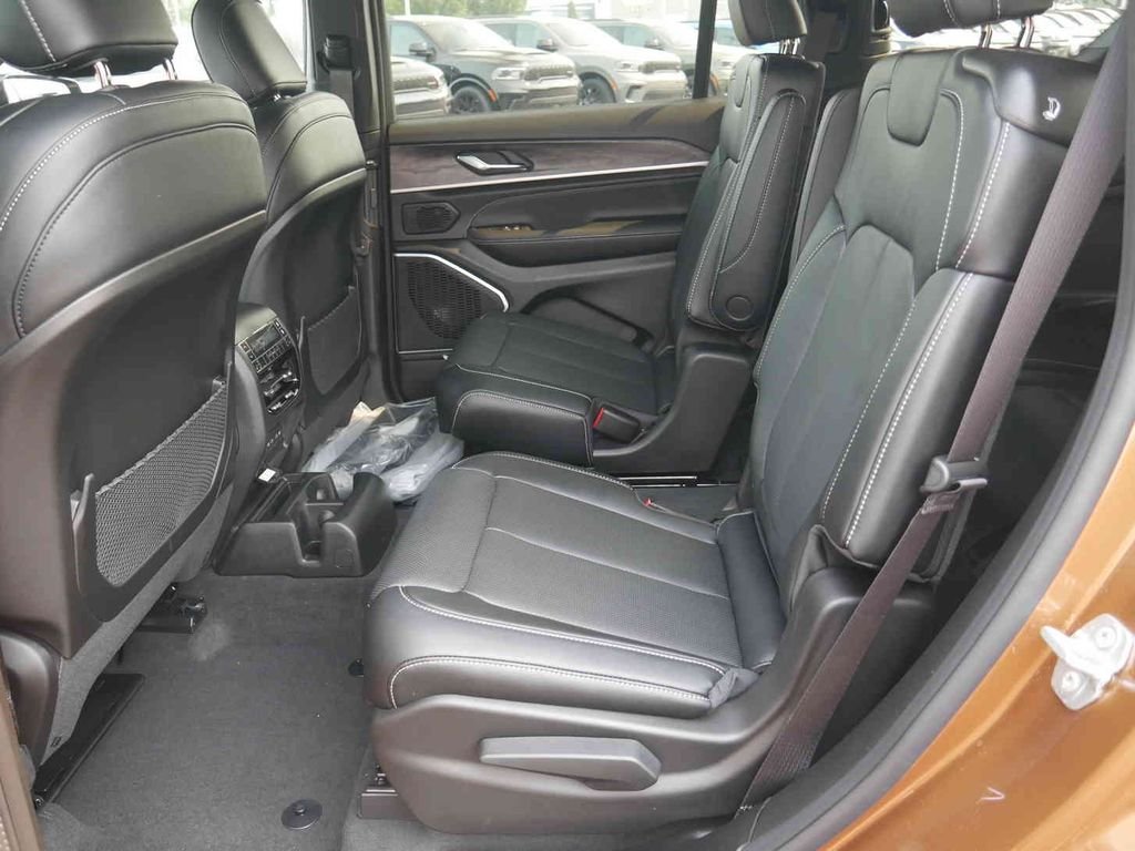 New 2026 Copper Shino Metallic Clearcoat Jeep Limited image 11