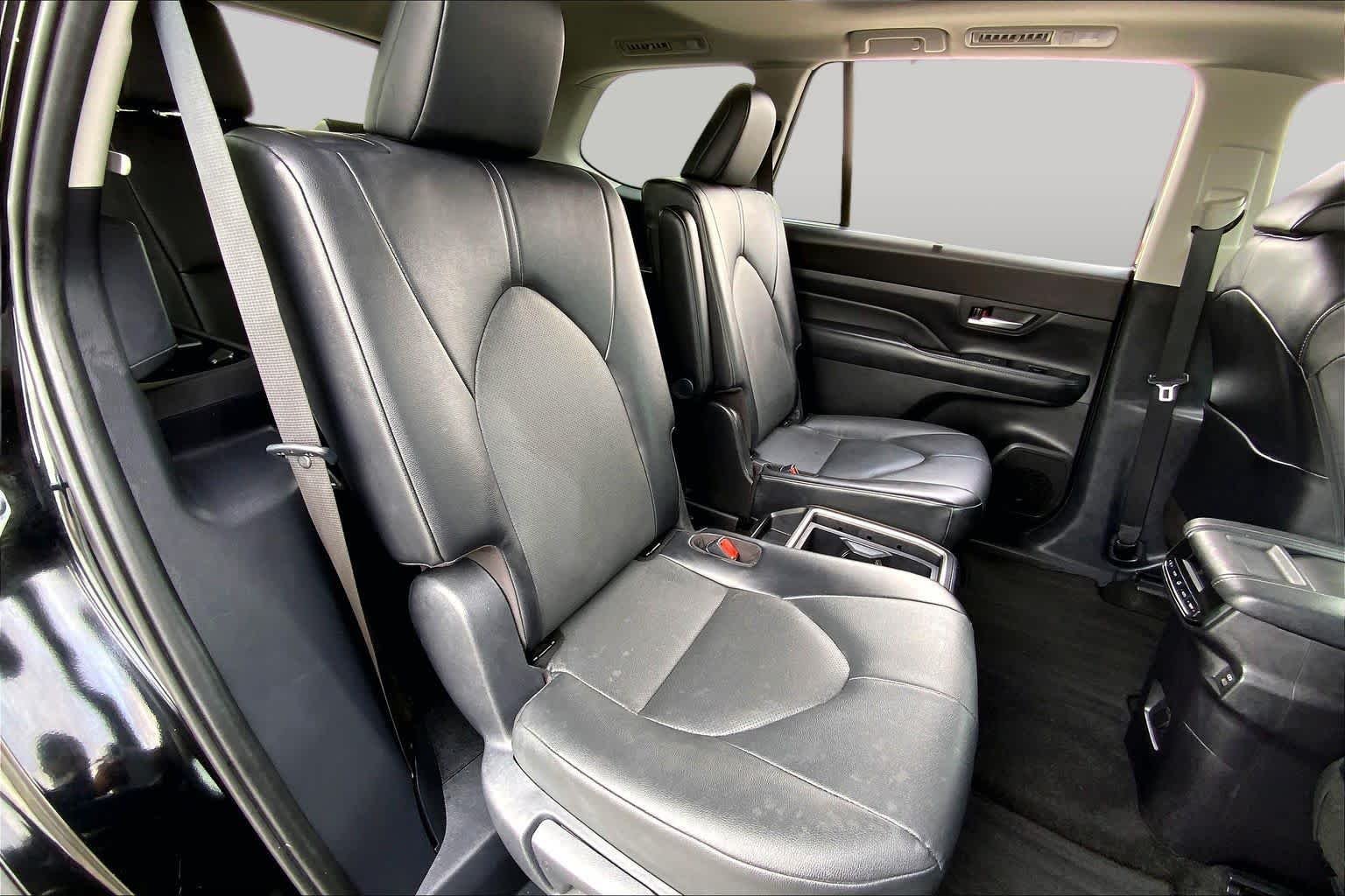 Used 2025 Midnight Black Metallic Toyota XLE image 19