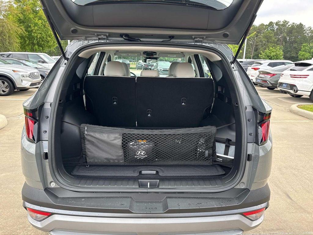 New 2025 Gray Hyundai SE FWD image 5