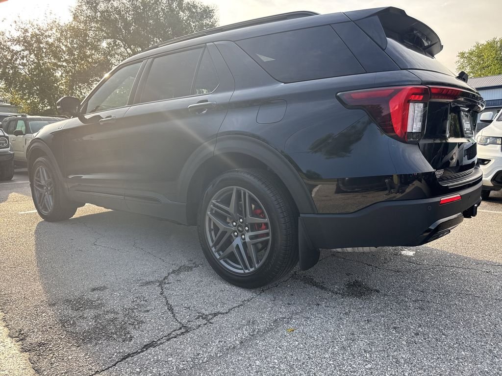 2025 Ford Explorer ST-Line photo 3
