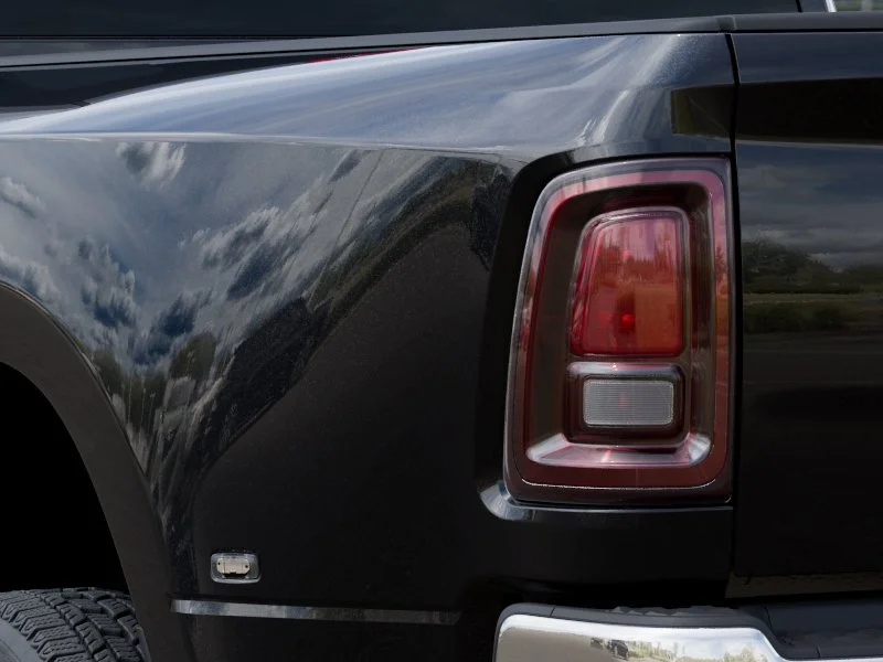 New 2026 Diamond Black Crystal Pearl-Coat Exterior Paint RAM Tradesman image 39
