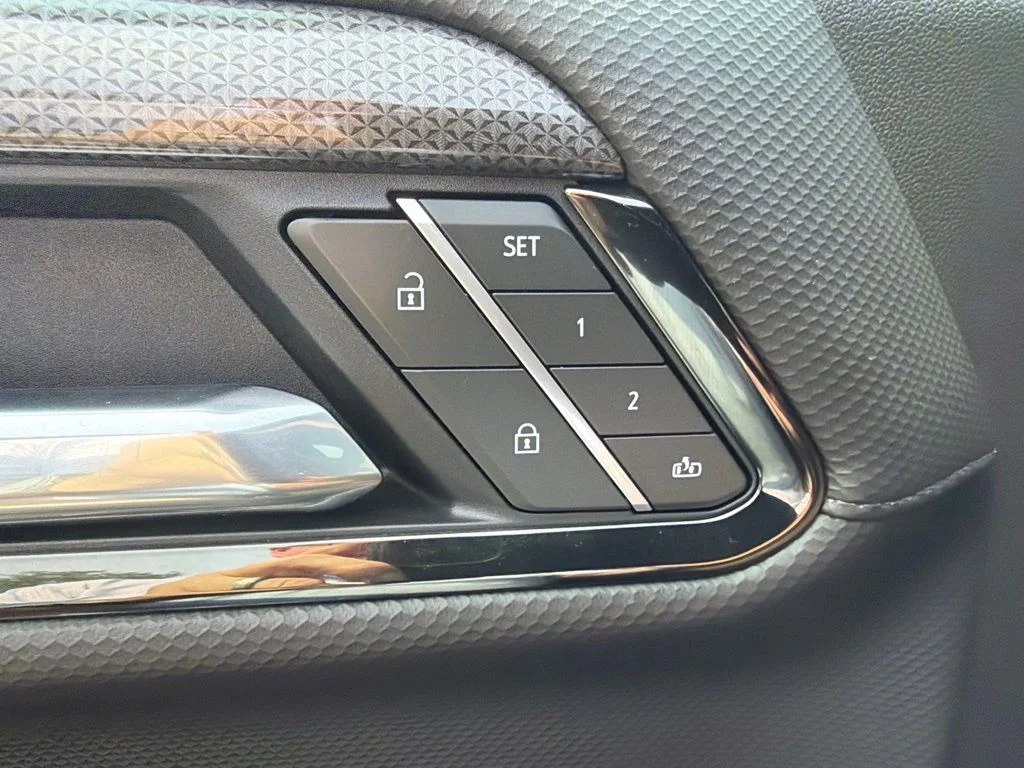 Used 2025 Black Chevrolet ZR2 image 22