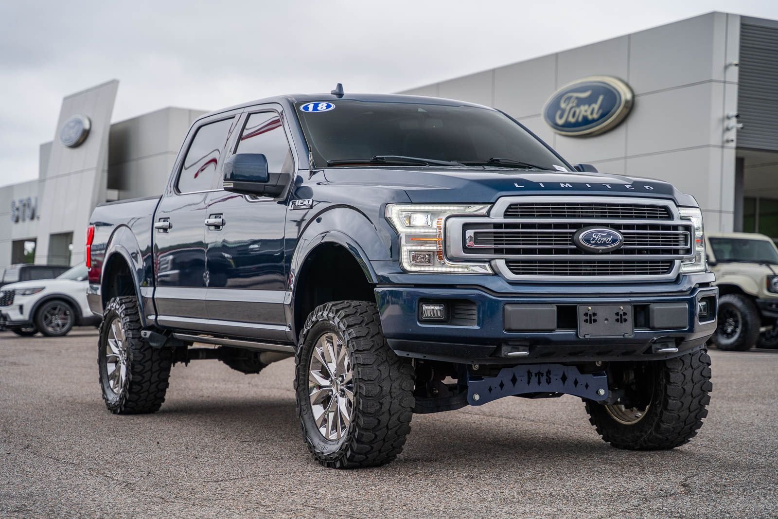 Used 2018 Blue Ford Limited image 1