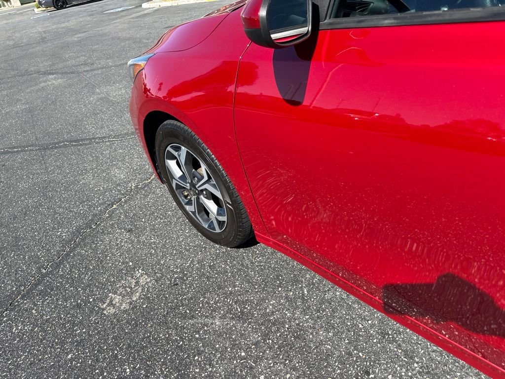Used 2021 Red Kia LXS image 9