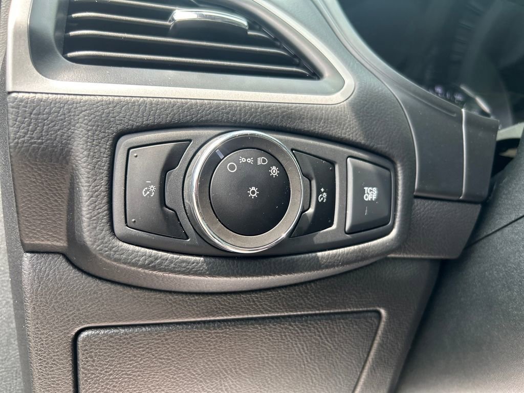 Used 2023 Gray Ford SEL image 21