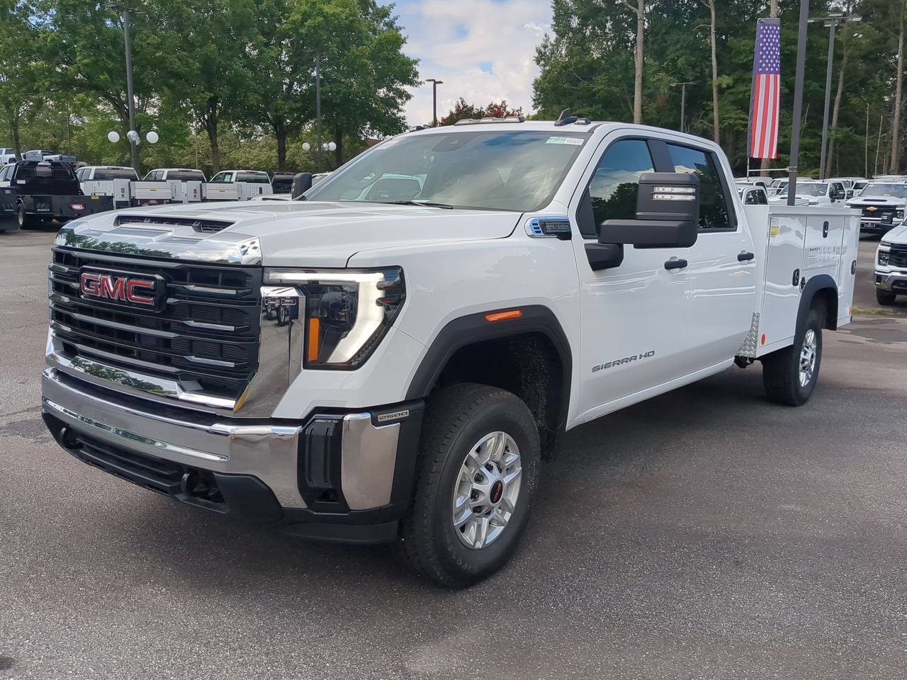 New 2026 Summit White GMC Pro image 4
