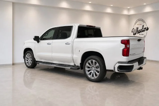 Used 2019 IRIDESCENT PEARL TRICOAT Chevrolet High Country image 6