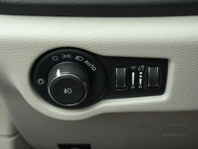 Used 2023 White Chrysler Touring L image 29