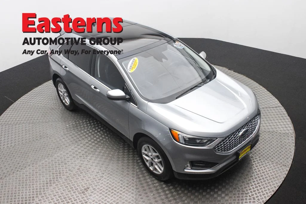 Used 2023 Silver Ford SEL image 3