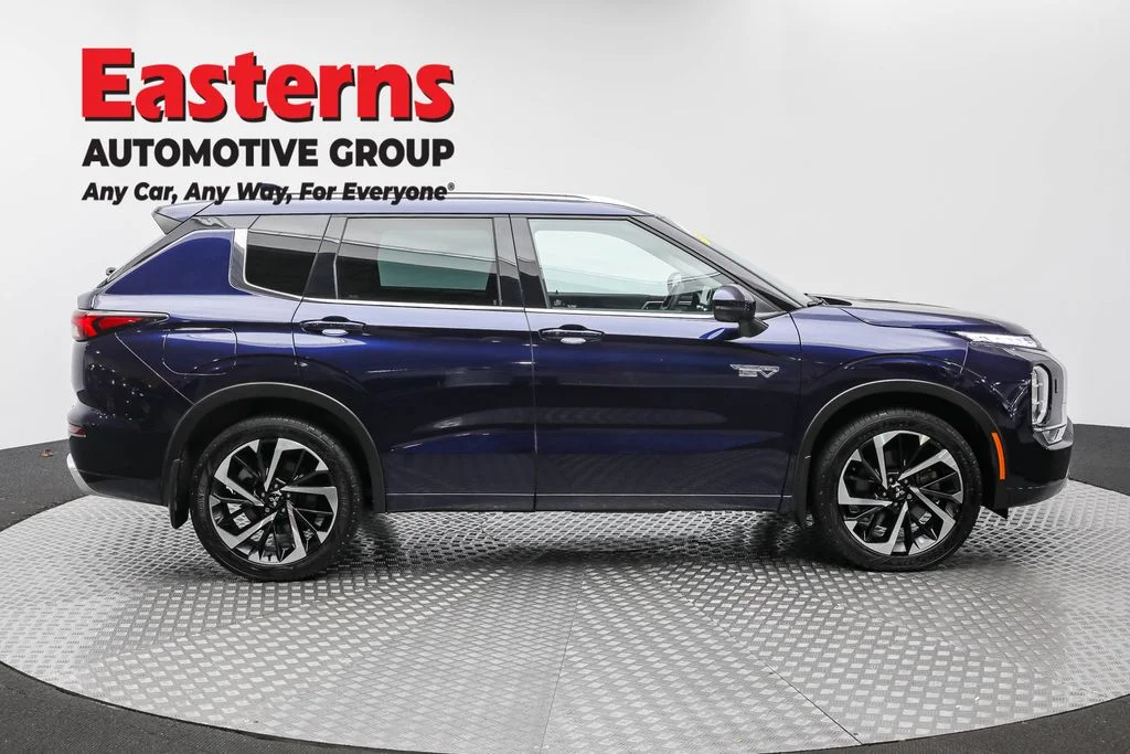 Used 2023 Blue Mitsubishi SEL image 4