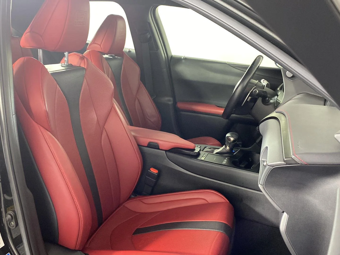 Used 2019  Lexus UX 250h F SPORT image 23